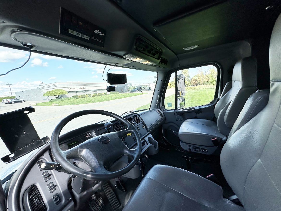 Executive Shuttle for Sale in Troy, MI - Photo 11