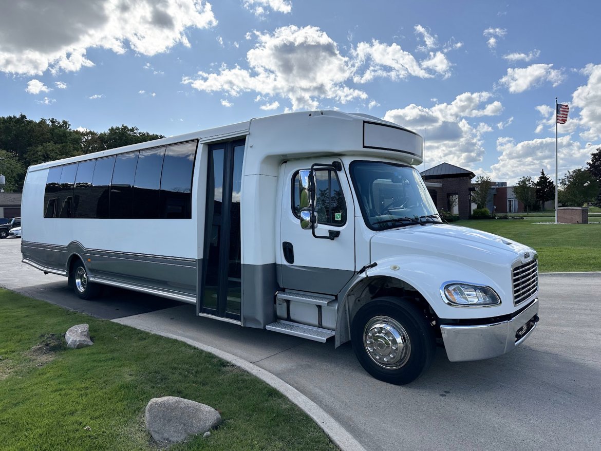 Executive Shuttle for sale: 2016 Freightliner Odyssey XL by Turtletop