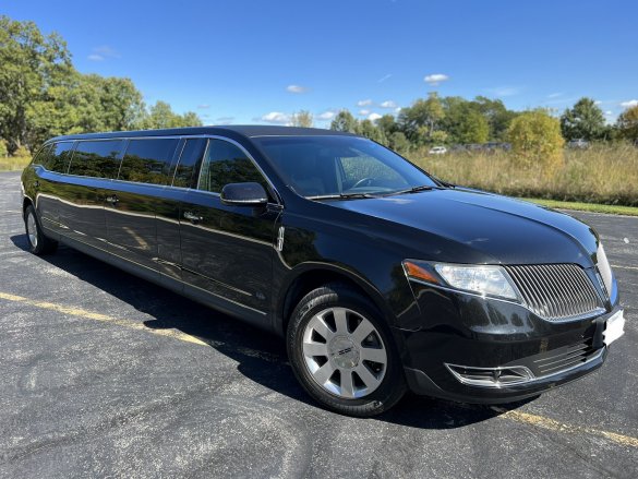 2015 Lincoln MKT Limousine for Sale in Naperville, IL - Photo 3