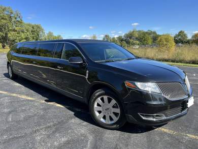 2015 Lincoln MKT Limousine for Sale in Naperville, Illinois, US - Photo 3