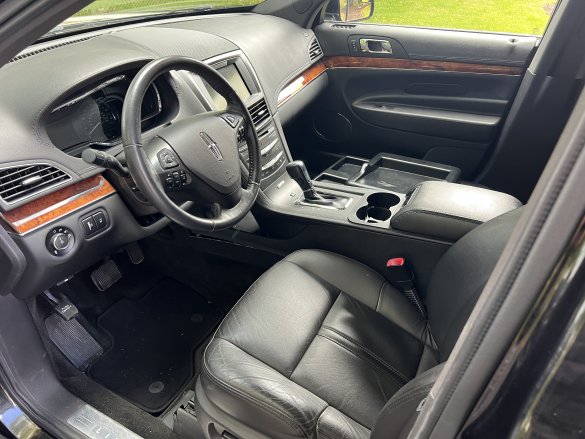 2015 Lincoln MKT Limousine for Sale in Naperville, IL - Photo 2