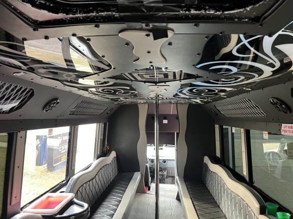 2014 Ford F-550 Limo Bus for Sale in Southfield, MI - Photo 3