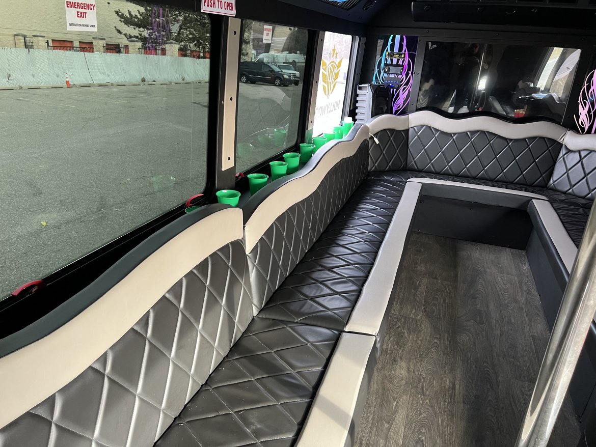 Limo Bus for Sale in Southfield, MI - Photo 7