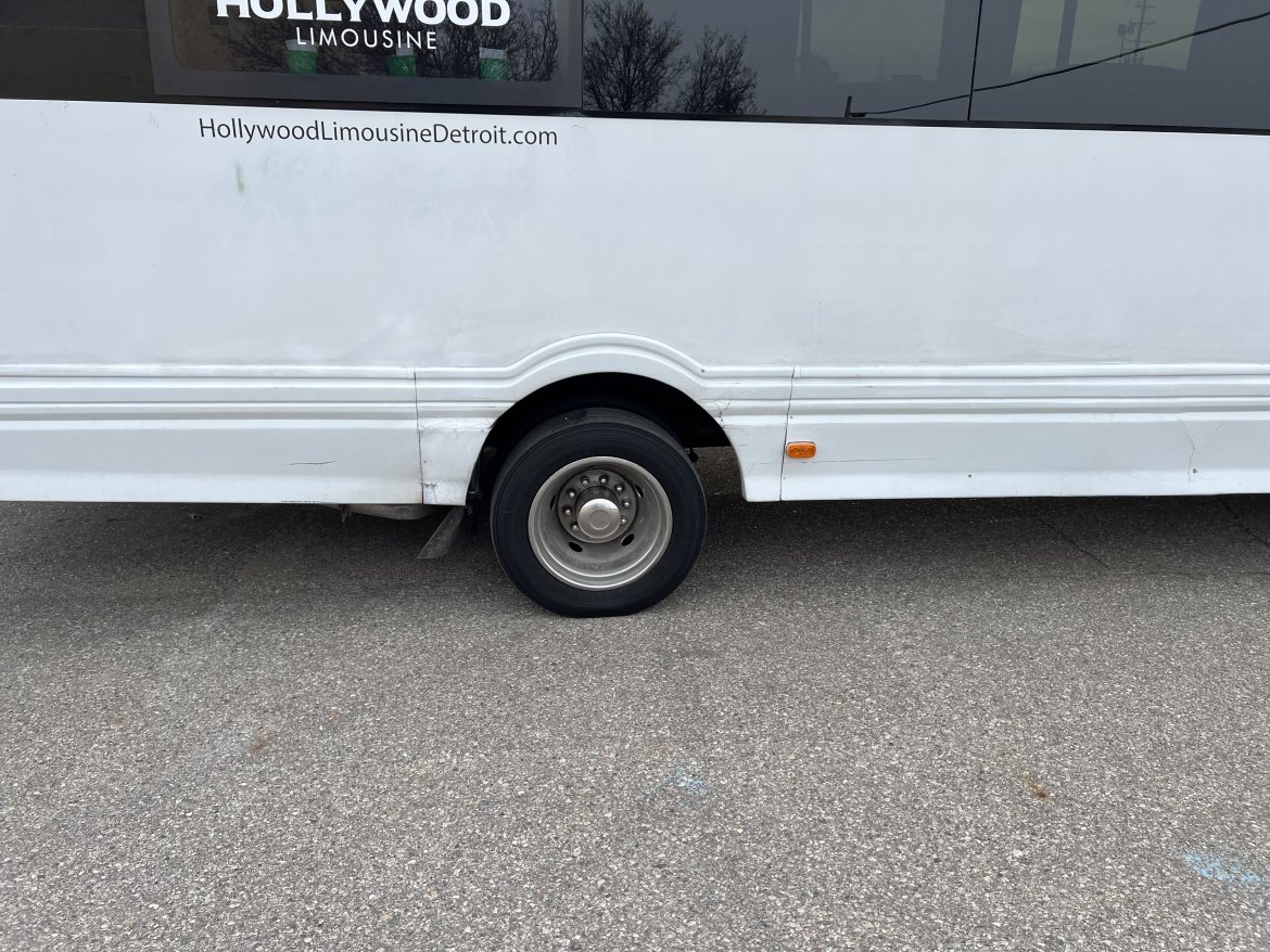 Limo Bus for Sale in Southfield, MI - Photo 20