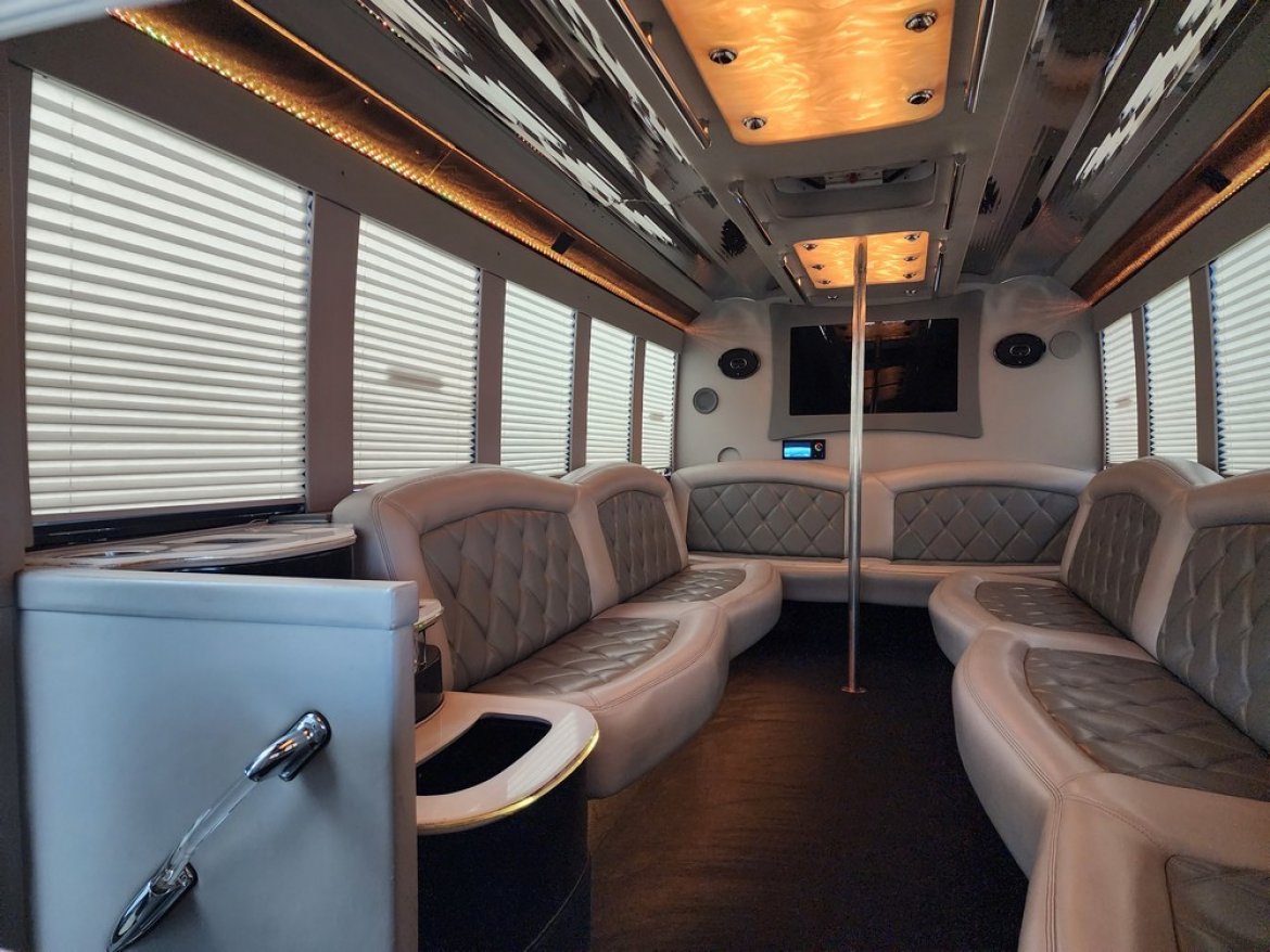 Limo Bus for Sale in Erie, PA - Photo 14