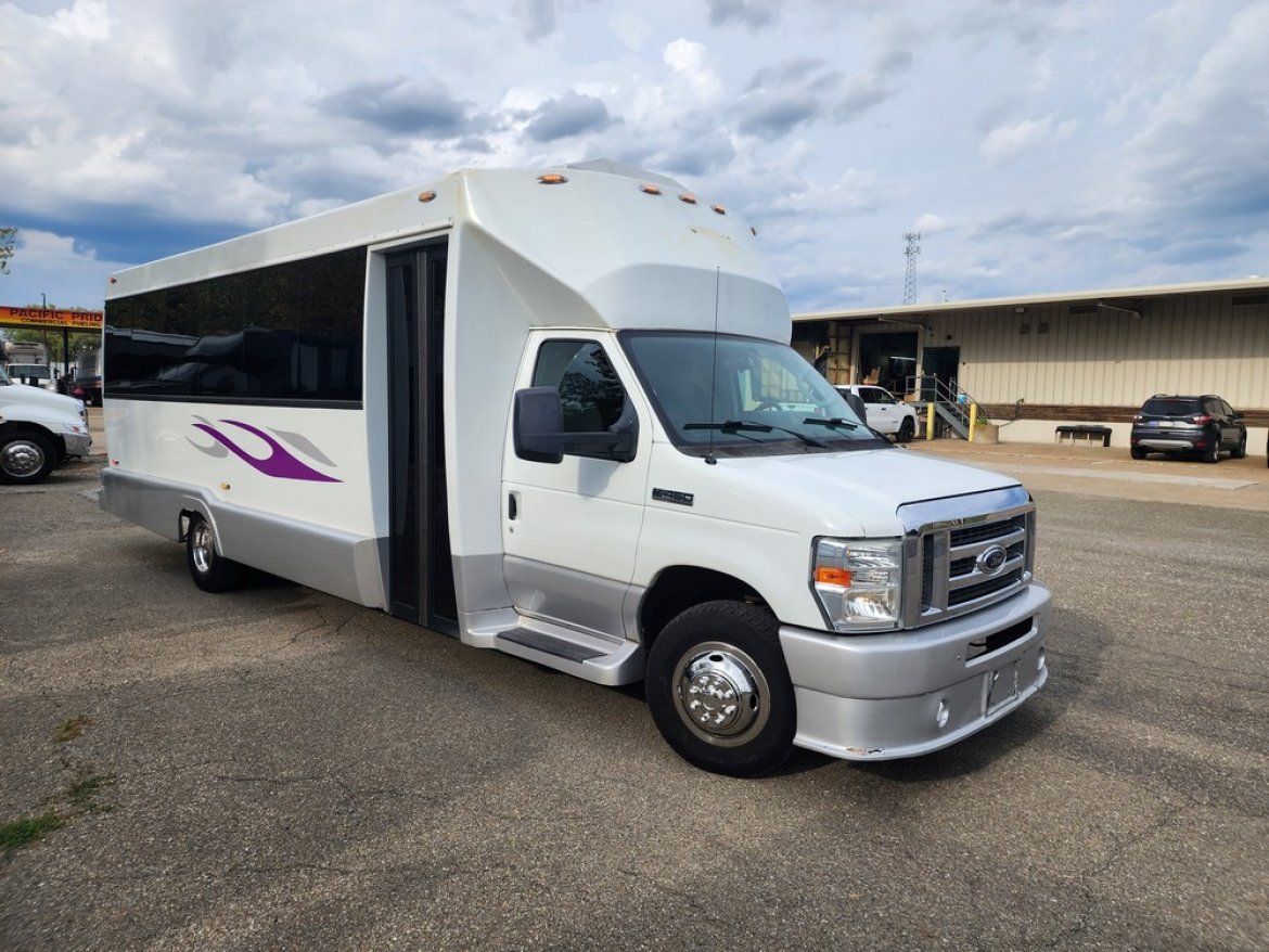 Limo Bus for Sale in Erie, PA - Photo 15