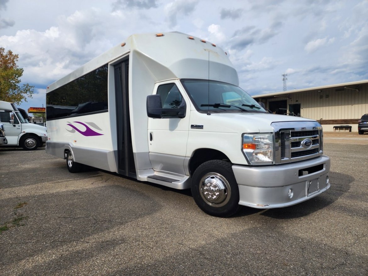 Limo Bus for Sale in Erie, PA - Photo 16