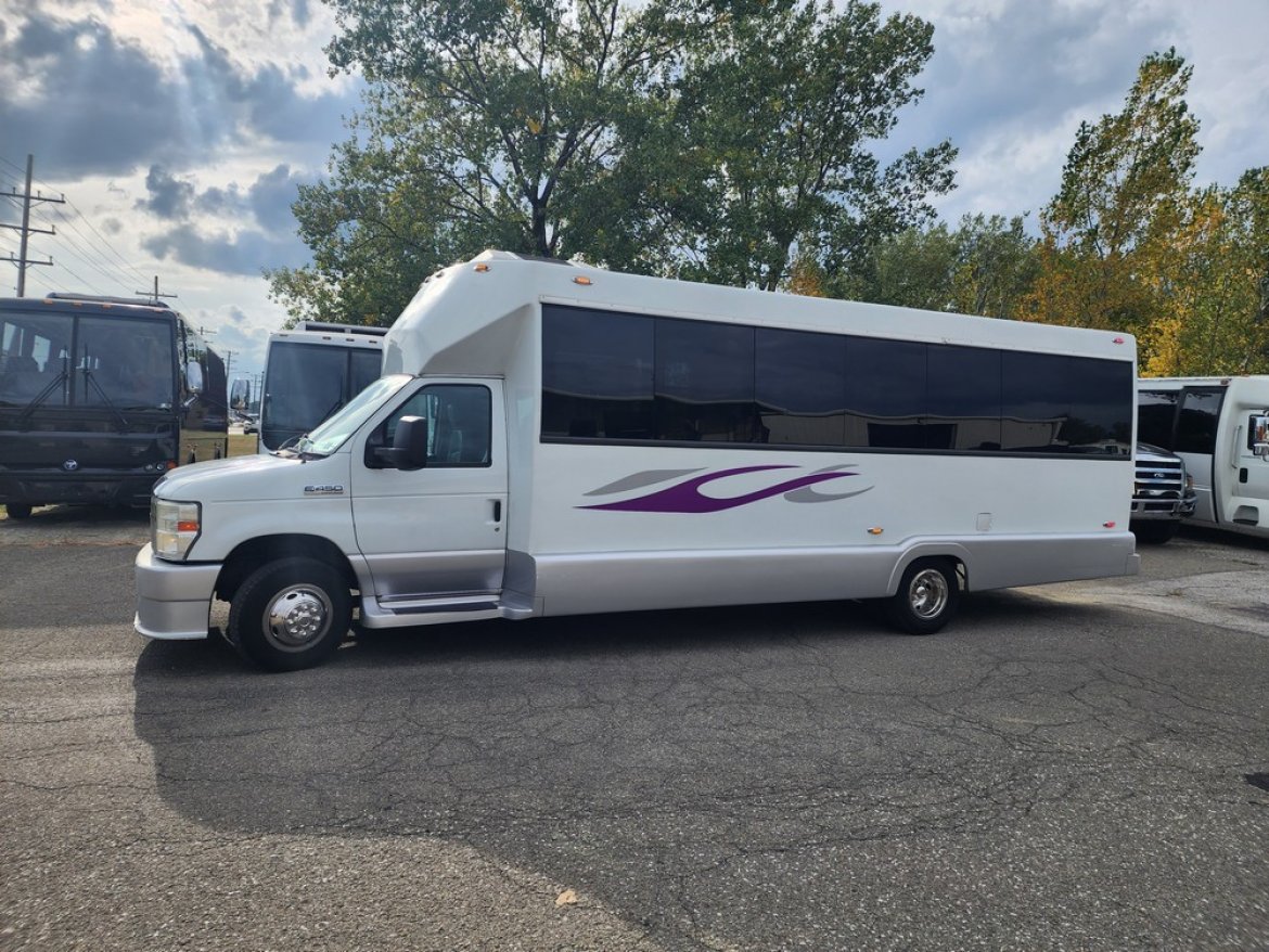 Limo Bus for Sale in Erie, PA - Photo 23