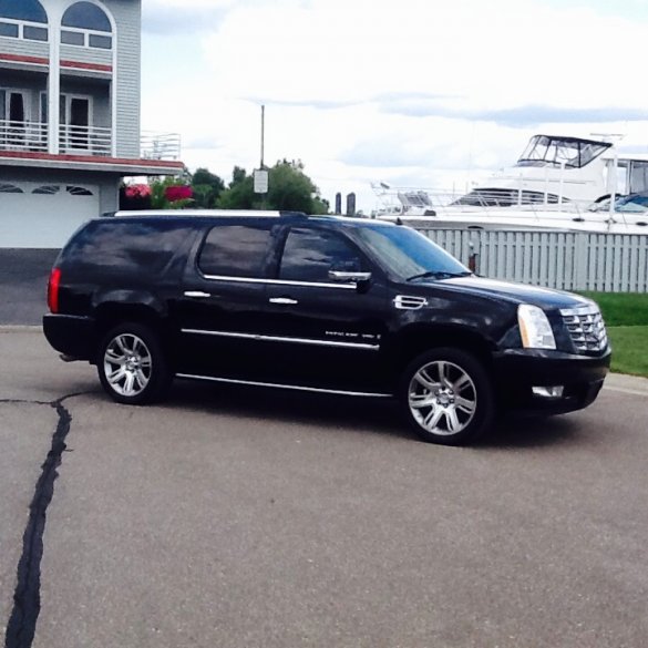 2008 Cadillac Escalade limo CEO CEO SUV Mobile Office for Sale in Romulus, MI - Photo 2