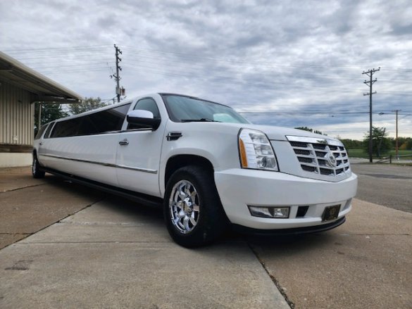 2008 Chevrolet Suburban w/ Escalade Body Kit SUV Stretch for Sale in Erie, PA - Photo 2