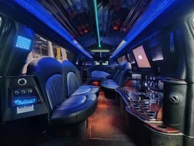 2008 Chevrolet Suburban w/ Escalade Body Kit SUV Stretch for Sale in Erie, Pennsylvania, US - Photo 3