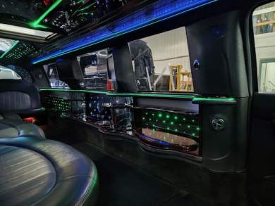 2008 Chevrolet Suburban w/ Escalade Body Kit SUV Stretch for Sale in Erie, Pennsylvania, US - Photo 4