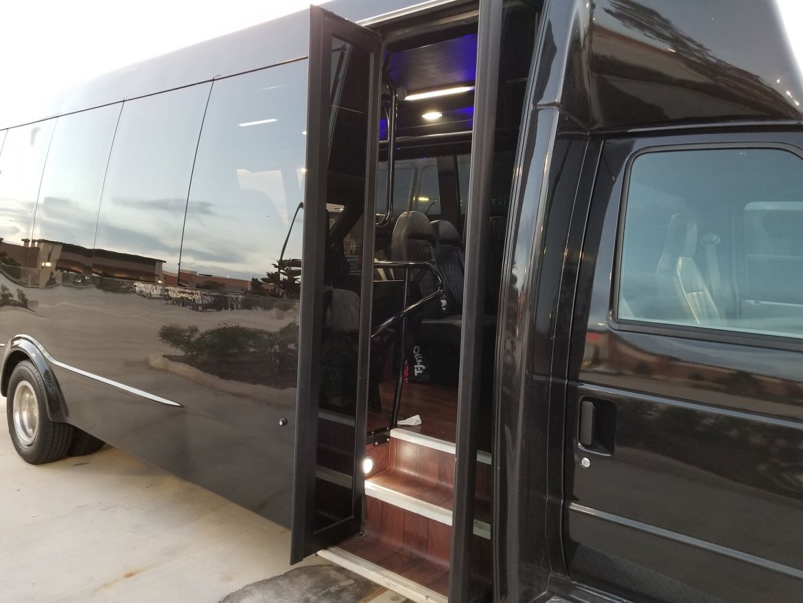 Executive Shuttle for sale: 2016 Ford E450 by Federal Coach