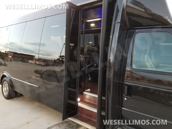 2016 Federal Coach Ford E450 Executive Shuttle