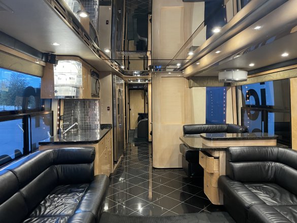 2004 Featherlite Prevost H345MH Limo Bus (REDUCED $100K)