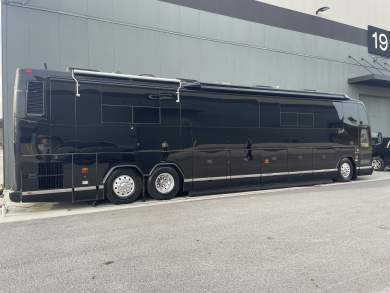 2004 Featherlite Prevost H345MH Limo Bus (REDUCED $100K)