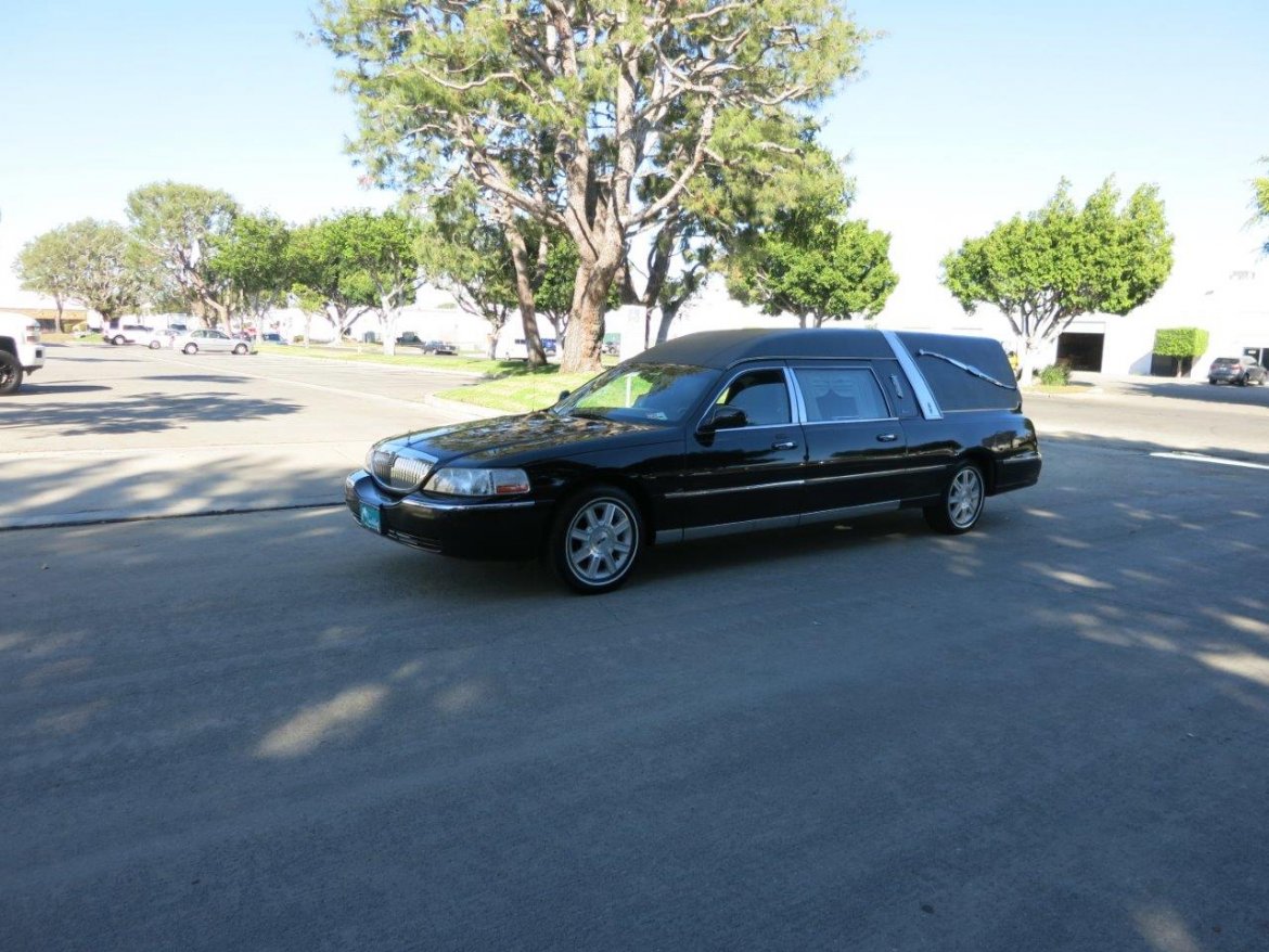 Funeral for sale: 2007 Lincoln Town Car Ultimate by Eureka