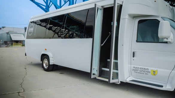 2022 LGE Coachworks Ford E-450 Limo Bus