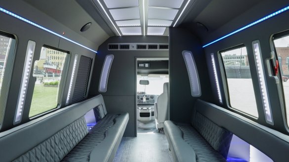 2022 LGE Coachworks Ford E-450 Limo Bus