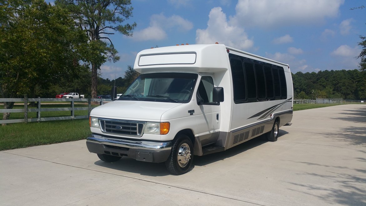 Limo Bus for sale: 2005 Ford E 450 28&quot; by Krystal