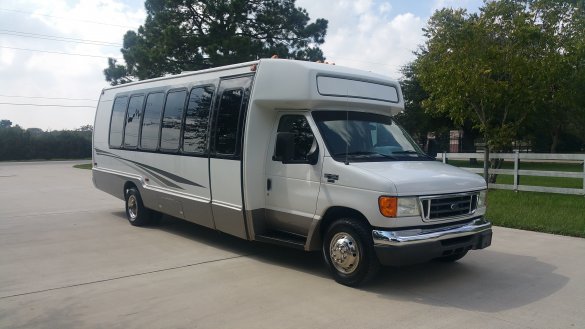 2005 Ford E 450 Limo Bus for Sale in Houston, TX - Photo 3
