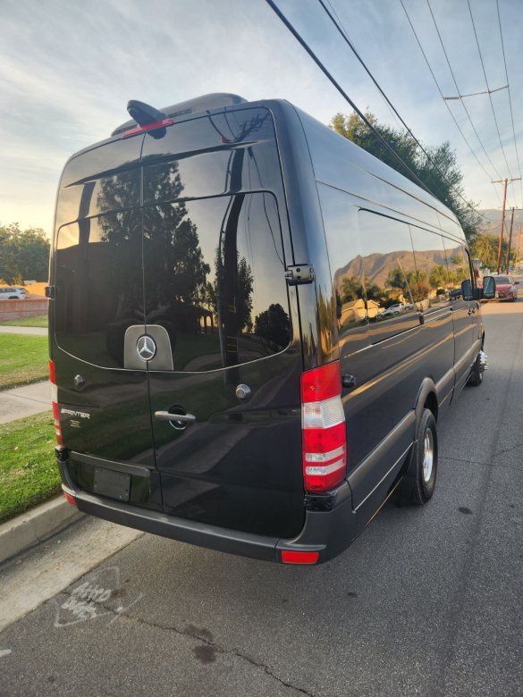 2018 Mercedes-Benz 3500 Sprinter for Sale in Fontana, CA - Photo 3