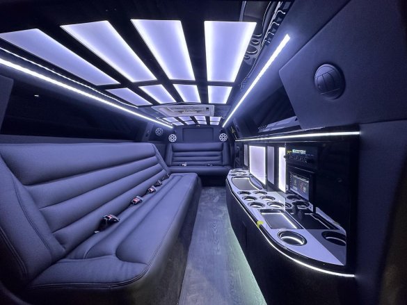 2023 Chrysler 300 Limousine for Sale in Springfield, MO - Photo 3