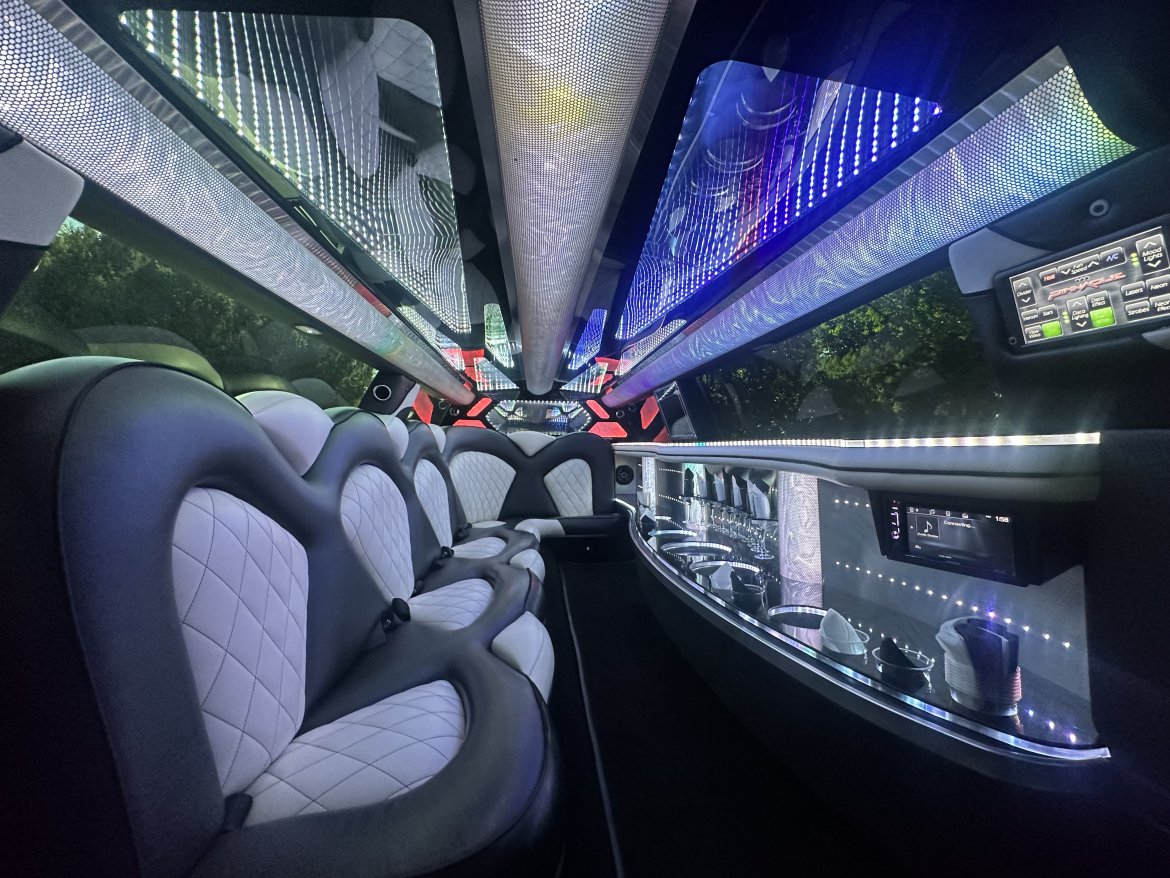 Limousine for Sale in Morganville, NJ - Photo 5
