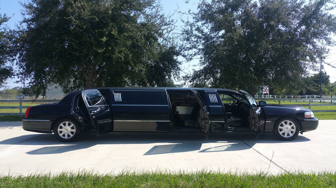 Photo of Limousine for sale: 2009 Lincoln TownCar 120" by Krystal