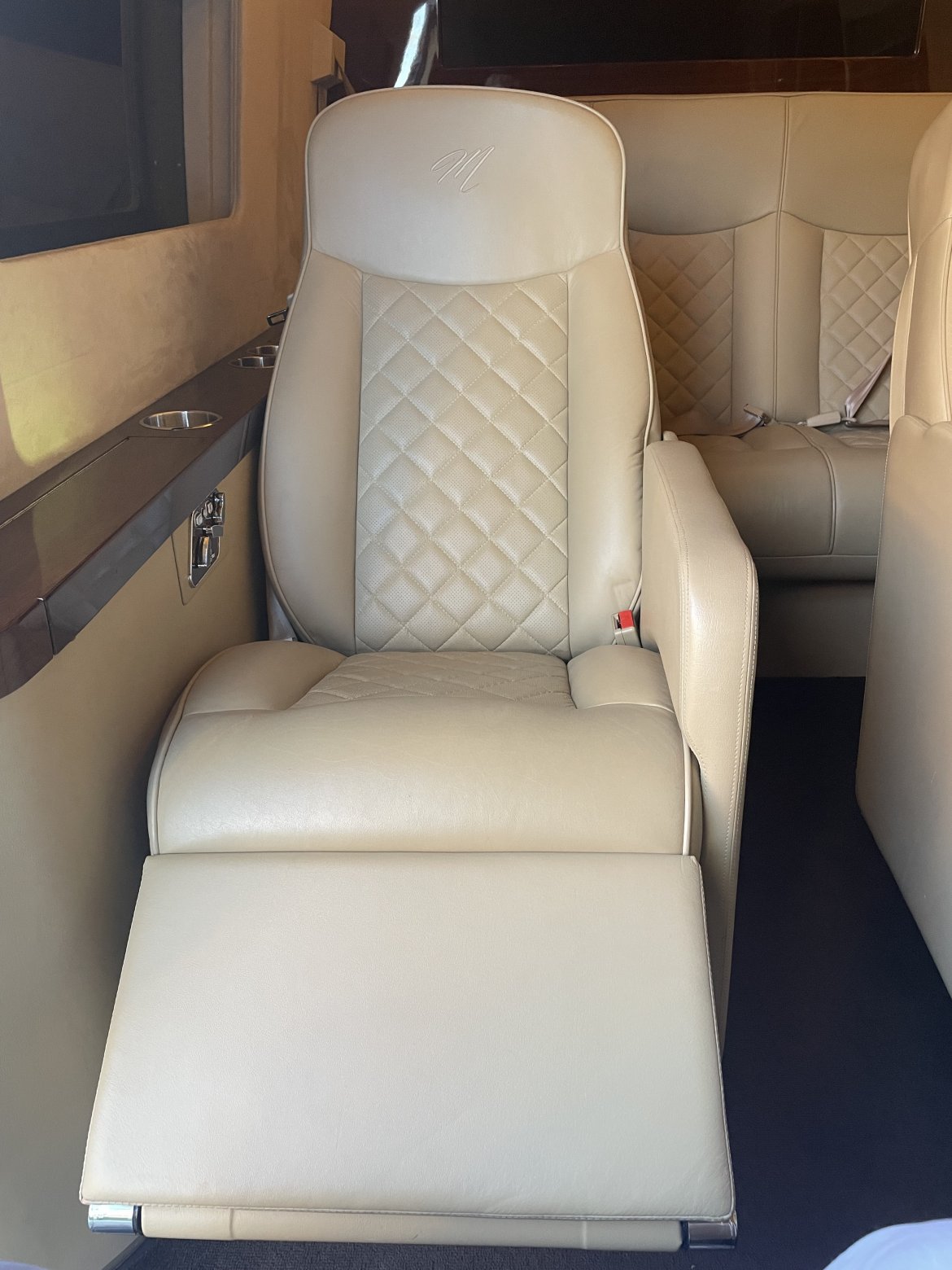 CEO SUV Mobile Office for Sale in Laguna Niguel, CA - Photo 8