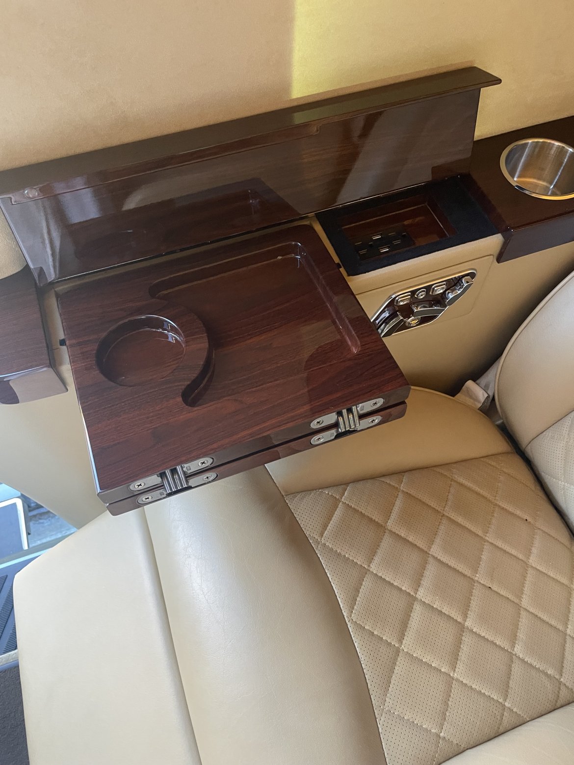 CEO SUV Mobile Office for Sale in Laguna Niguel, CA - Photo 9