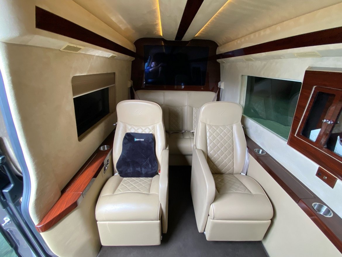 CEO SUV Mobile Office for Sale in Laguna Niguel, CA - Photo 15