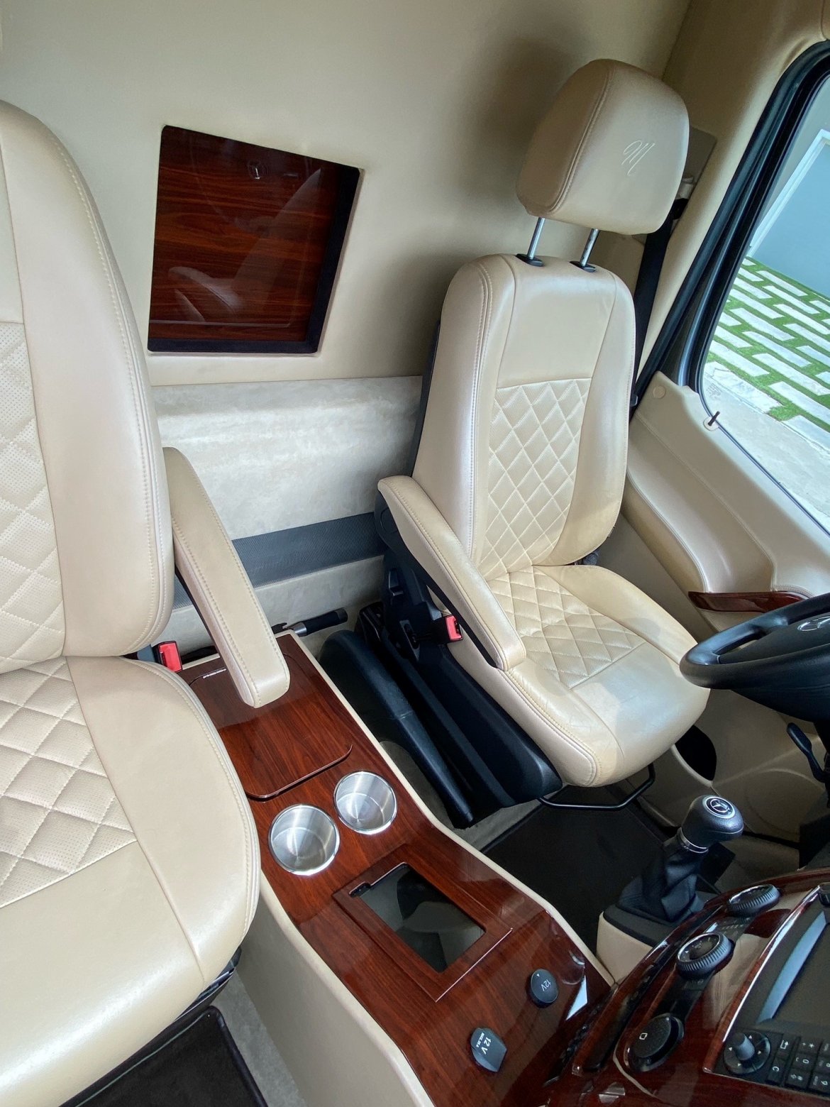 CEO SUV Mobile Office for Sale in Laguna Niguel, CA - Photo 17