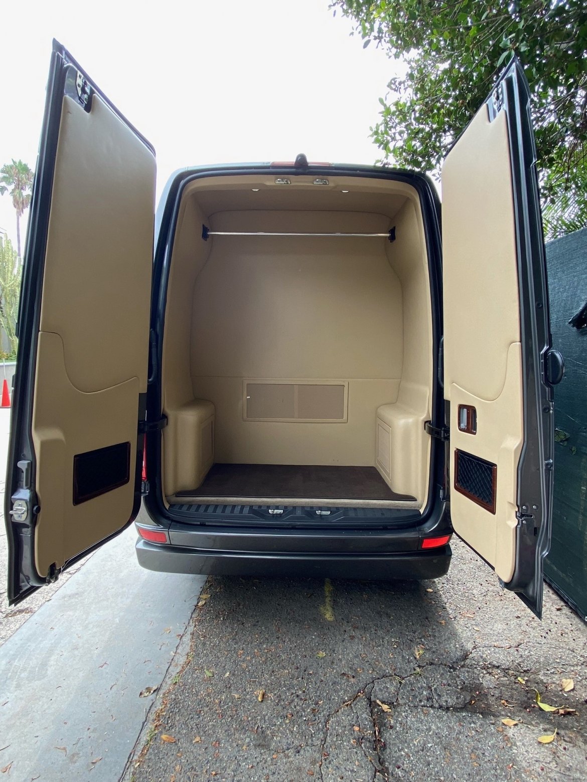 CEO SUV Mobile Office for Sale in Laguna Niguel, CA - Photo 18
