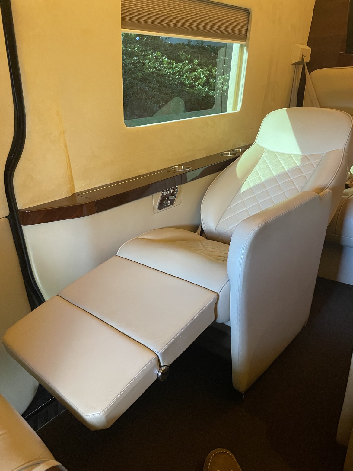 CEO SUV Mobile Office for Sale in Laguna Niguel, CA - Photo 21