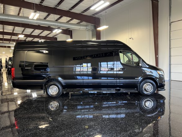 2024 Mercedes-Benz Buisness Class Club J Sprinter for Sale in Cypress, TX - Photo 2