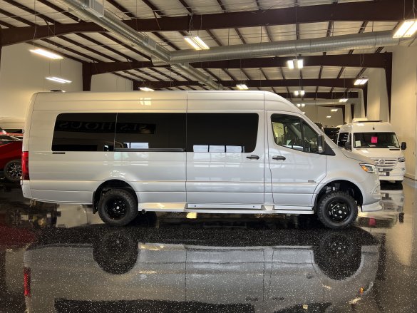 2024 Mercedes-Benz Buisness Class Club J Sprinter for Sale in Cypress, TX - Photo 2