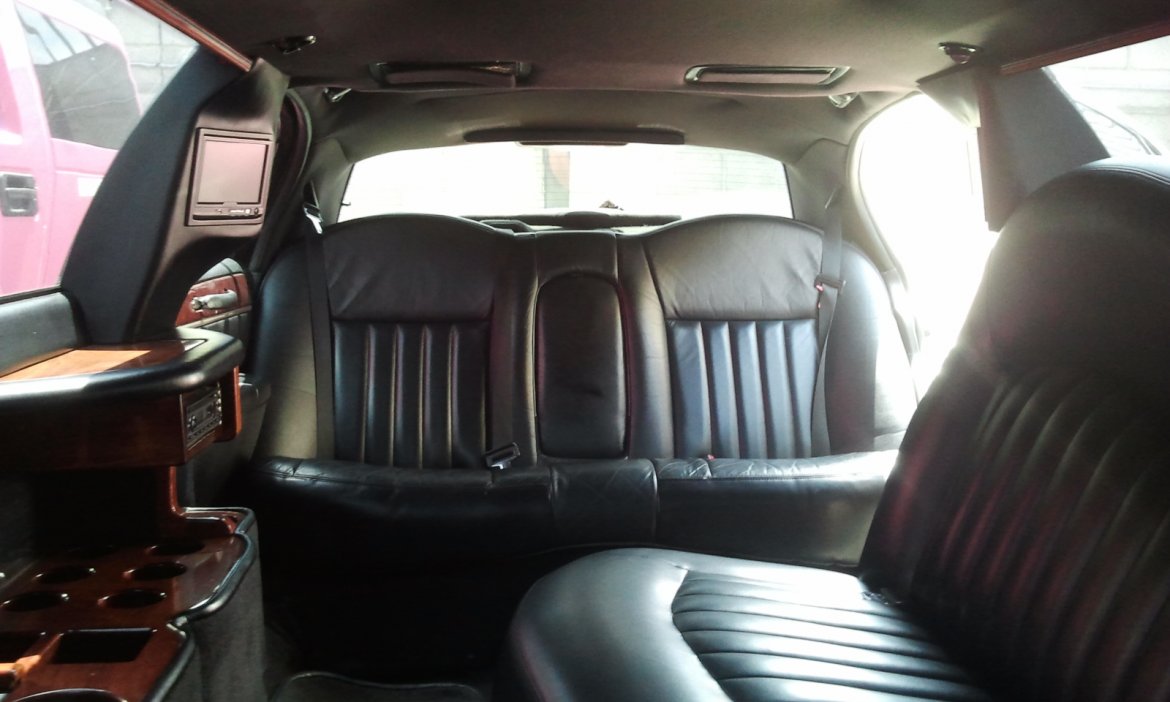 Photo of Limousine for sale: 2005 Lincoln Towncar 120&quot;
