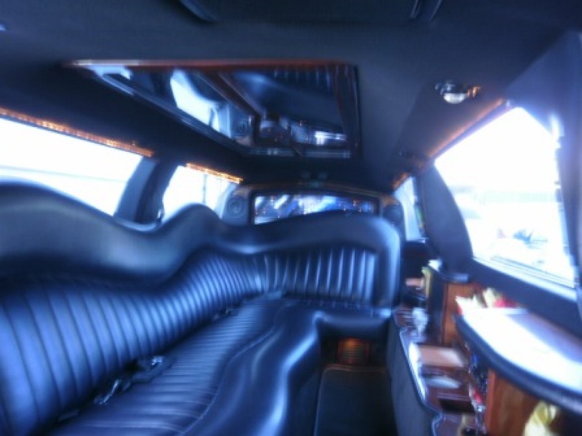 Photo of Limousine for sale: 2005 Lincoln Towncar 120&quot;