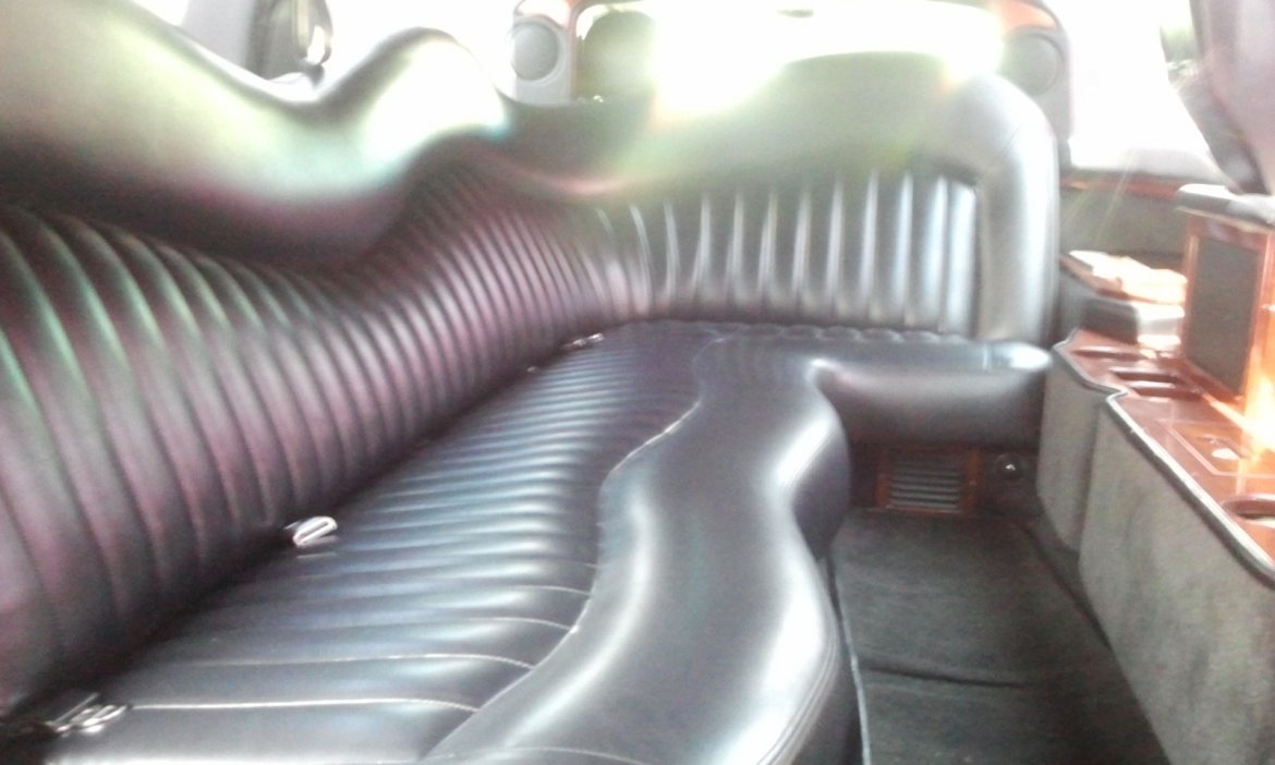 Photo of Limousine for sale: 2005 Lincoln Towncar 120&quot;
