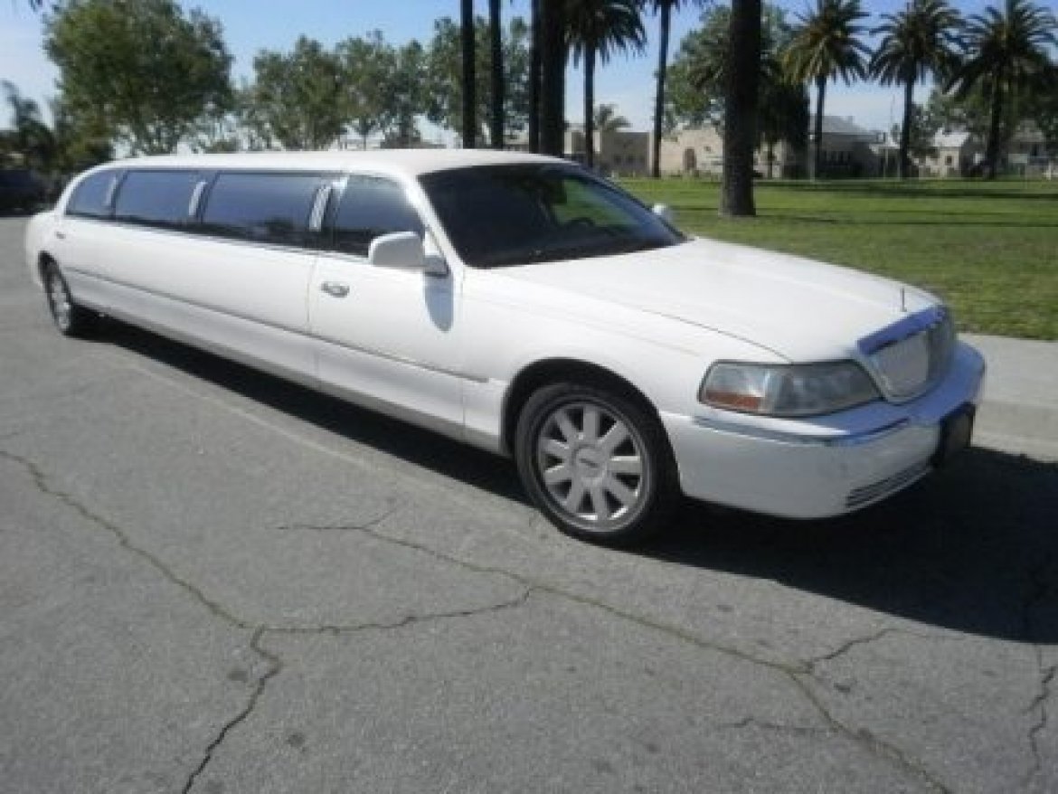 Photo of Limousine for sale: 2005 Lincoln Towncar 120&quot;