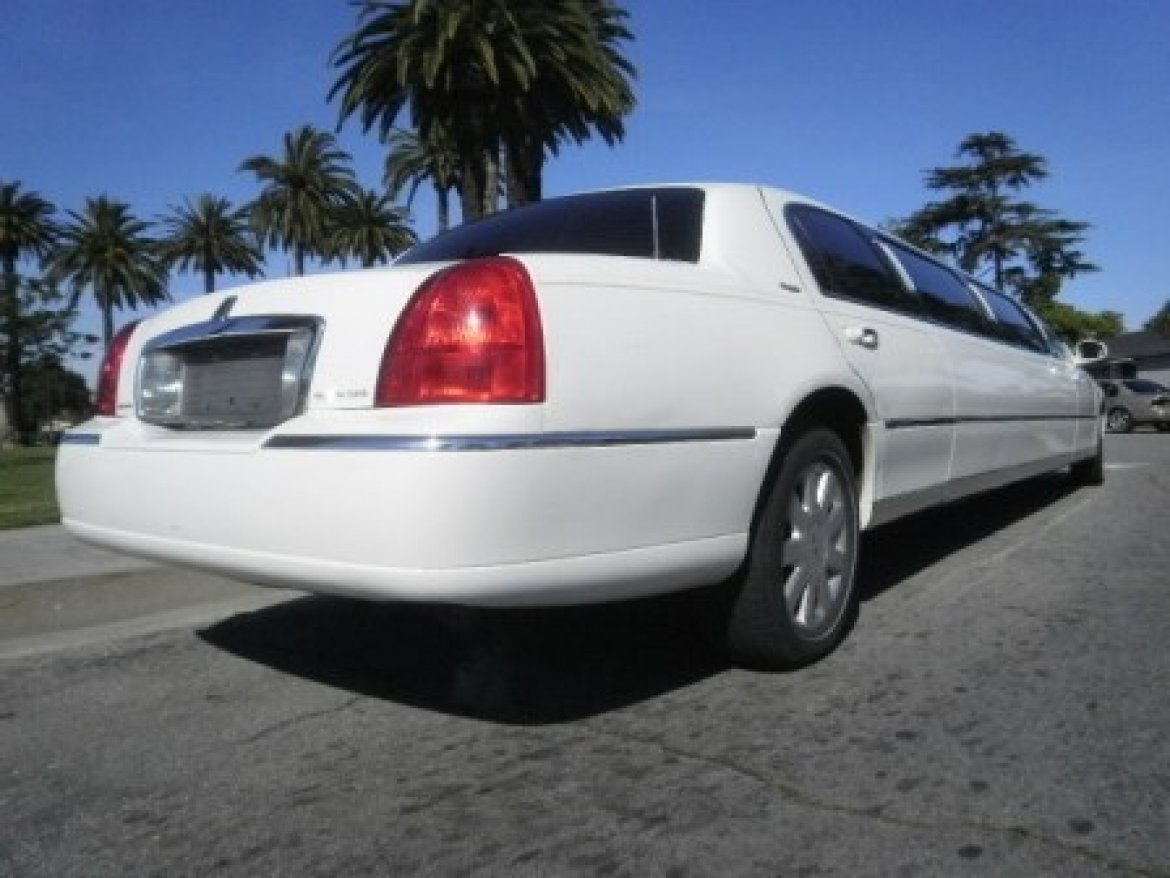 Photo of Limousine for sale: 2005 Lincoln Towncar 120&quot;