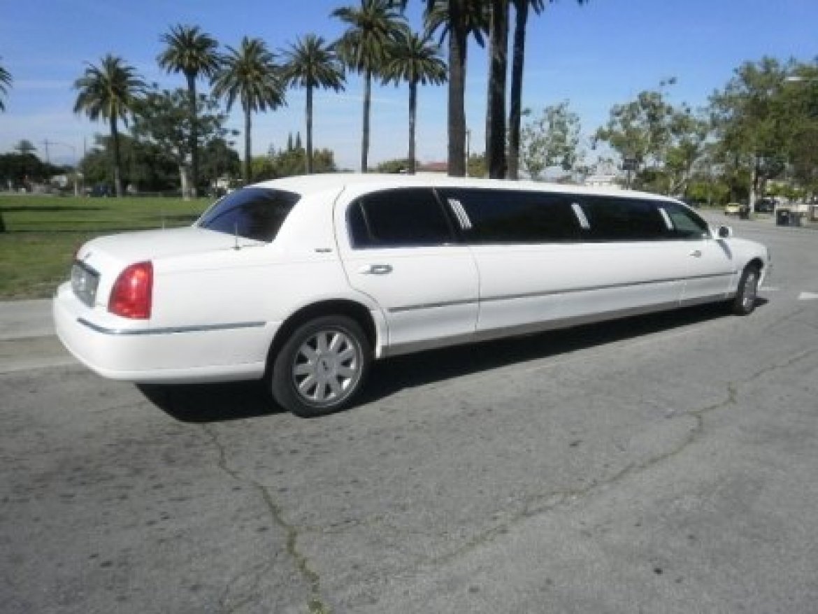 Photo of Limousine for sale: 2005 Lincoln Towncar 120&quot;