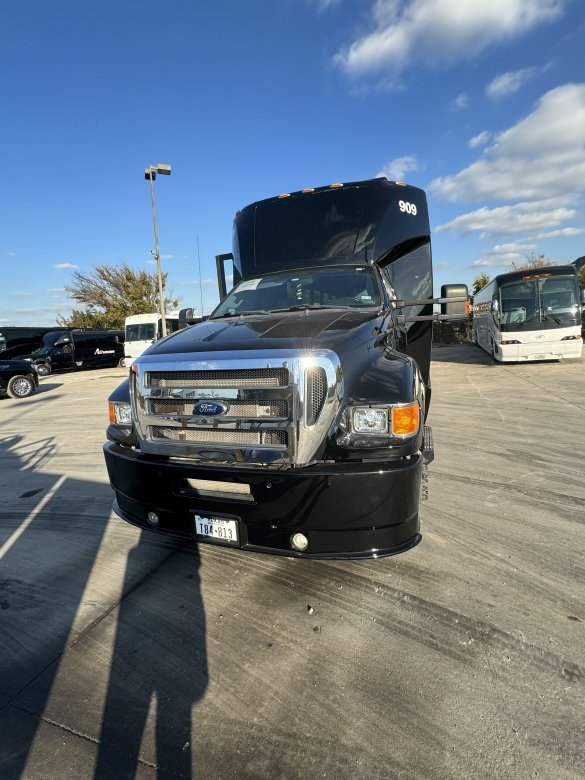 2013 Ford F750 tiffany shuttle Shuttle Bus for Sale in Dallas, TX - Photo 2
