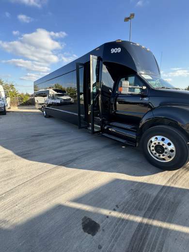 2013 Ford F750 tiffany shuttle Shuttle Bus for Sale in Dallas, Texas, US - Photo 3