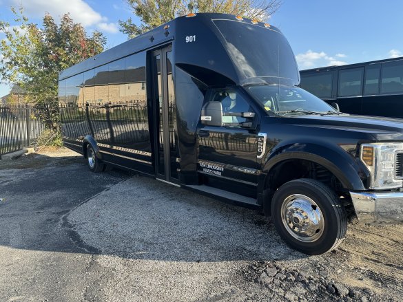 2018 Tiffany  Ford F550 Shuttle Bus