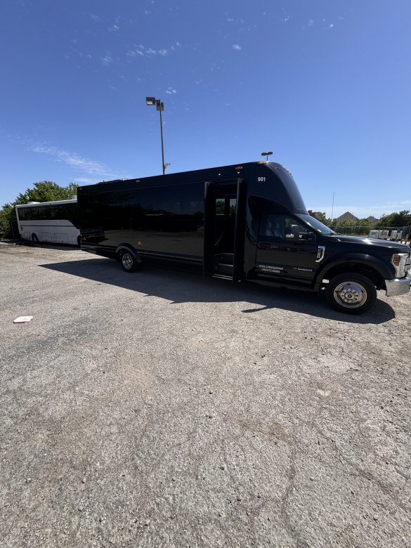 2018 Tiffany  Ford F550 Shuttle Bus