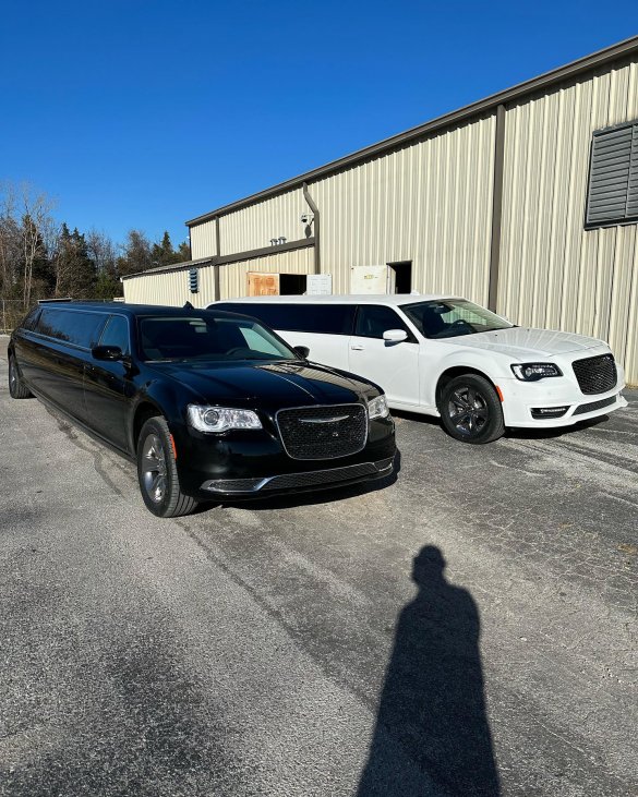 2023 Chrysler 300 Limousine for Sale in Springfield, MO - Main Photo