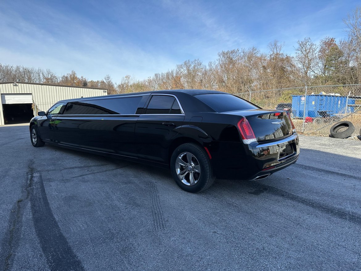 Limousine for Sale in Springfield, MO - Photo 5