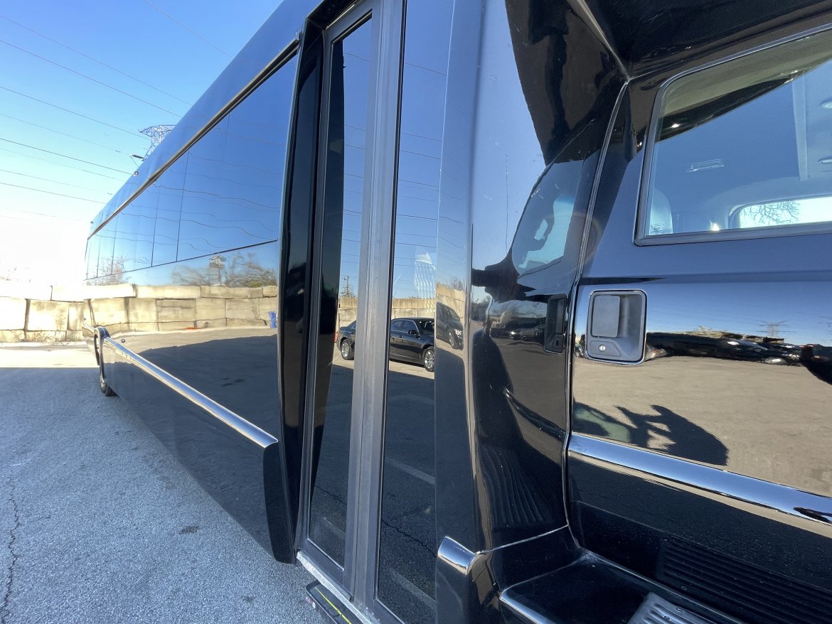 Shuttle Bus for Sale in Des Plaines, IL - Photo 7